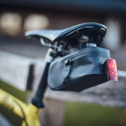 09175(BLK)_fidlock_PUSH_saddlebag_outdoor_04_800x800